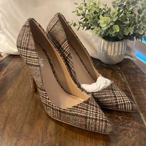 Brand new never used Charles by Charles David pump